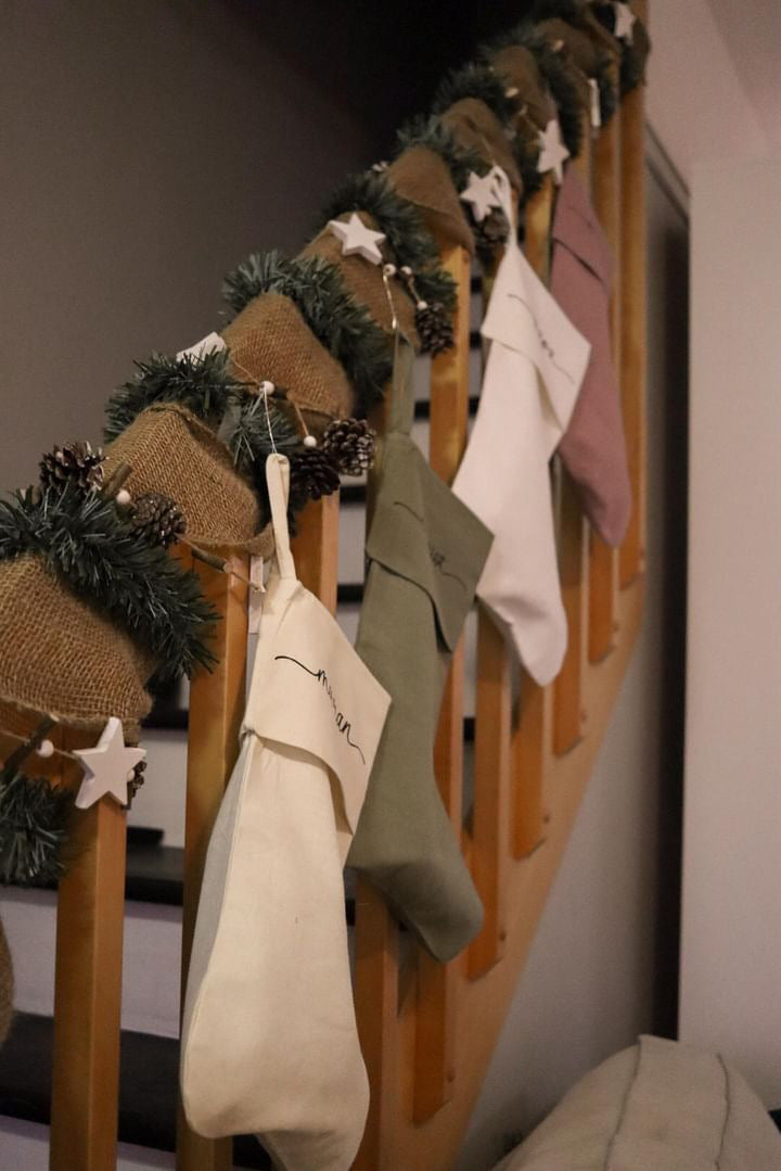 Bas de Noël en LIN blanc, beige, olive ou prune - avec petit ornement avec initiale