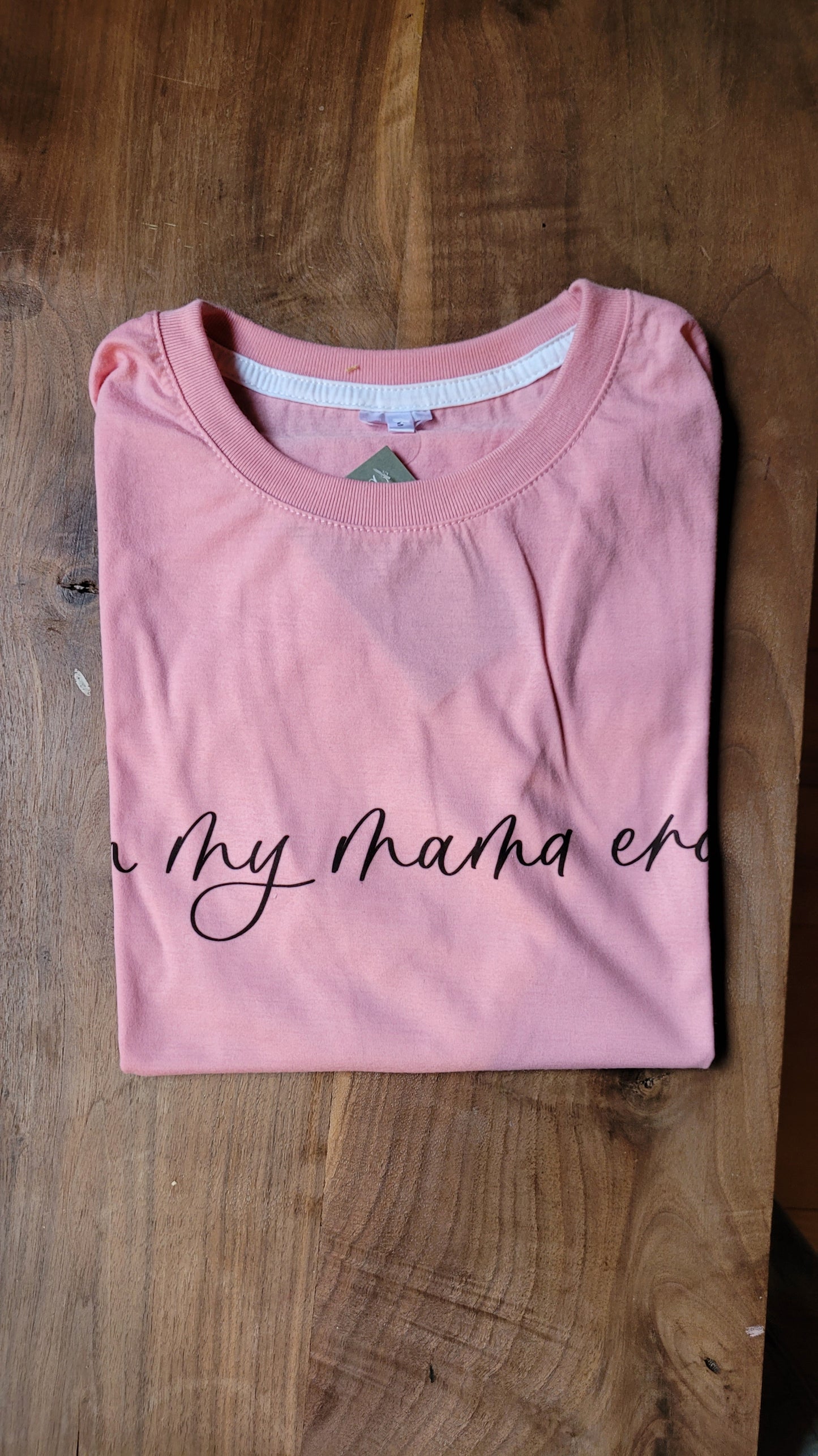 T-shirt small (rose ou beige), in my mama era