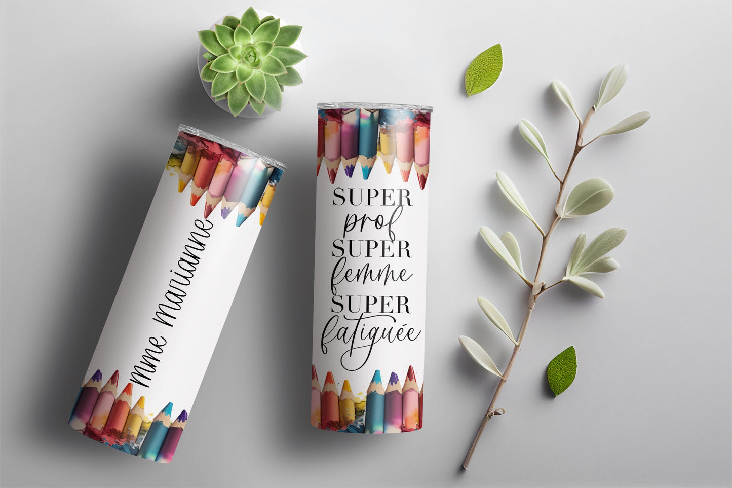 Crayons de couleur, super prof/éducatrice, super femme, super fatiguée