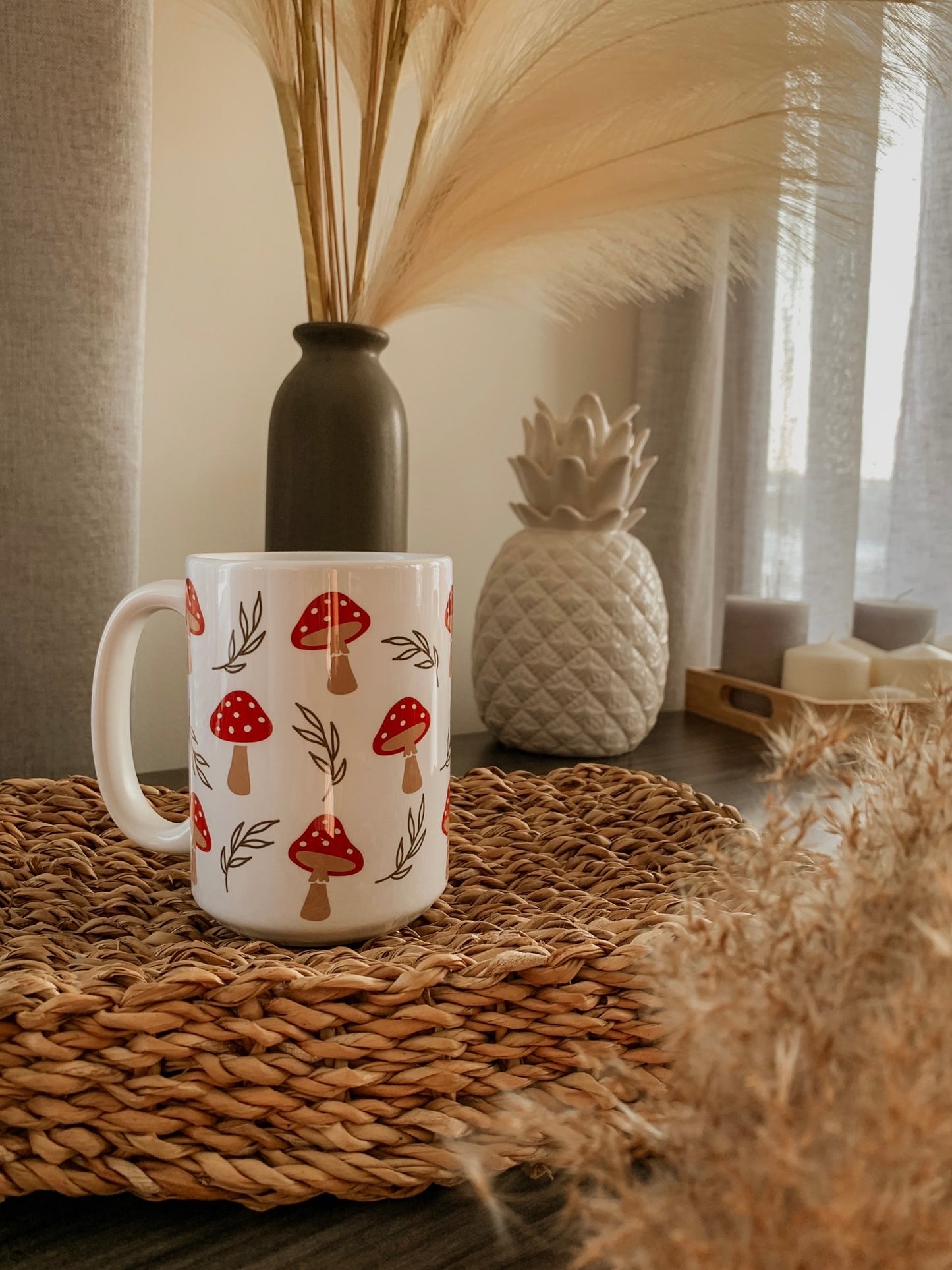 Champignons rouges avec feuilles